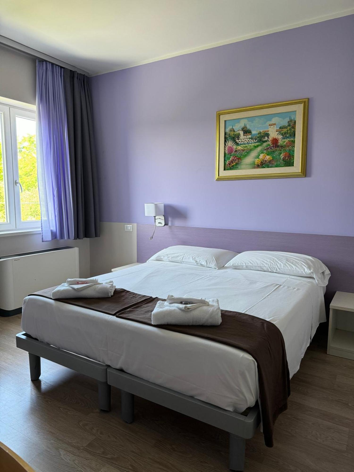Albergo Trattoria Italia Desenzano del Garda Exterior foto